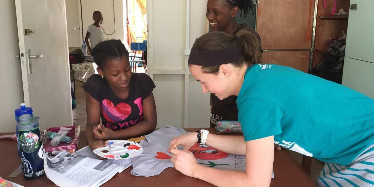 Doing crafts in Suriname